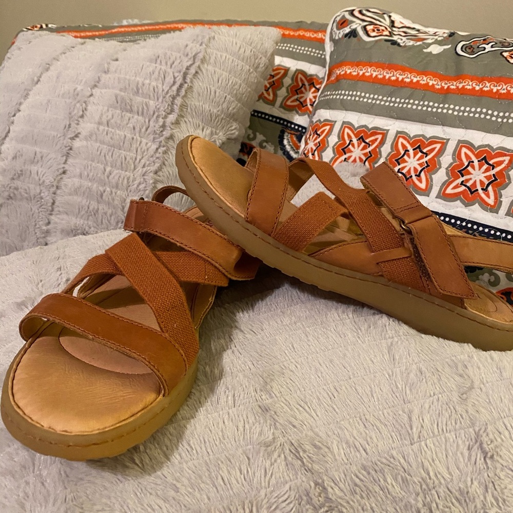 Born tan leather sandals. NWOT.